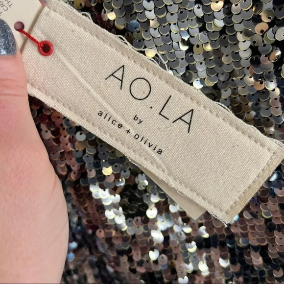 NWT Alice + Olivia Danica Sequin V Back Top - Picture 8 of 13